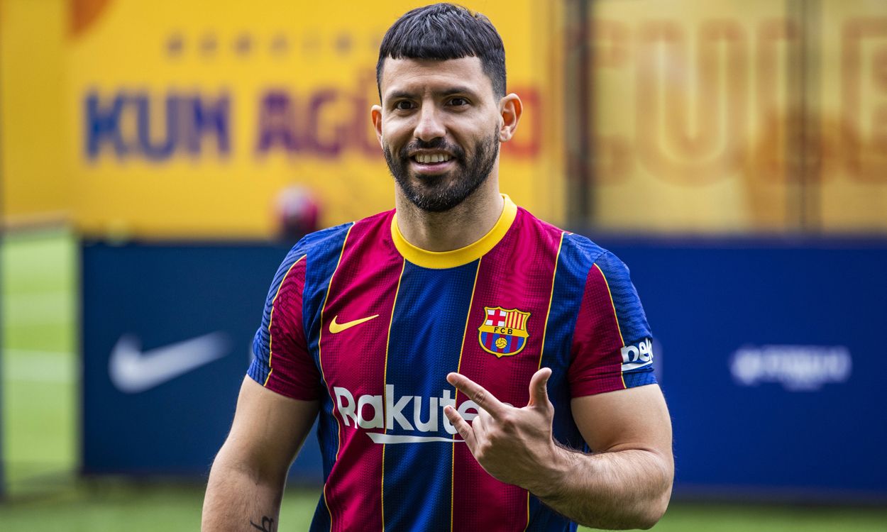 Aguero muốn theo Messi rời Barca vì bất bình