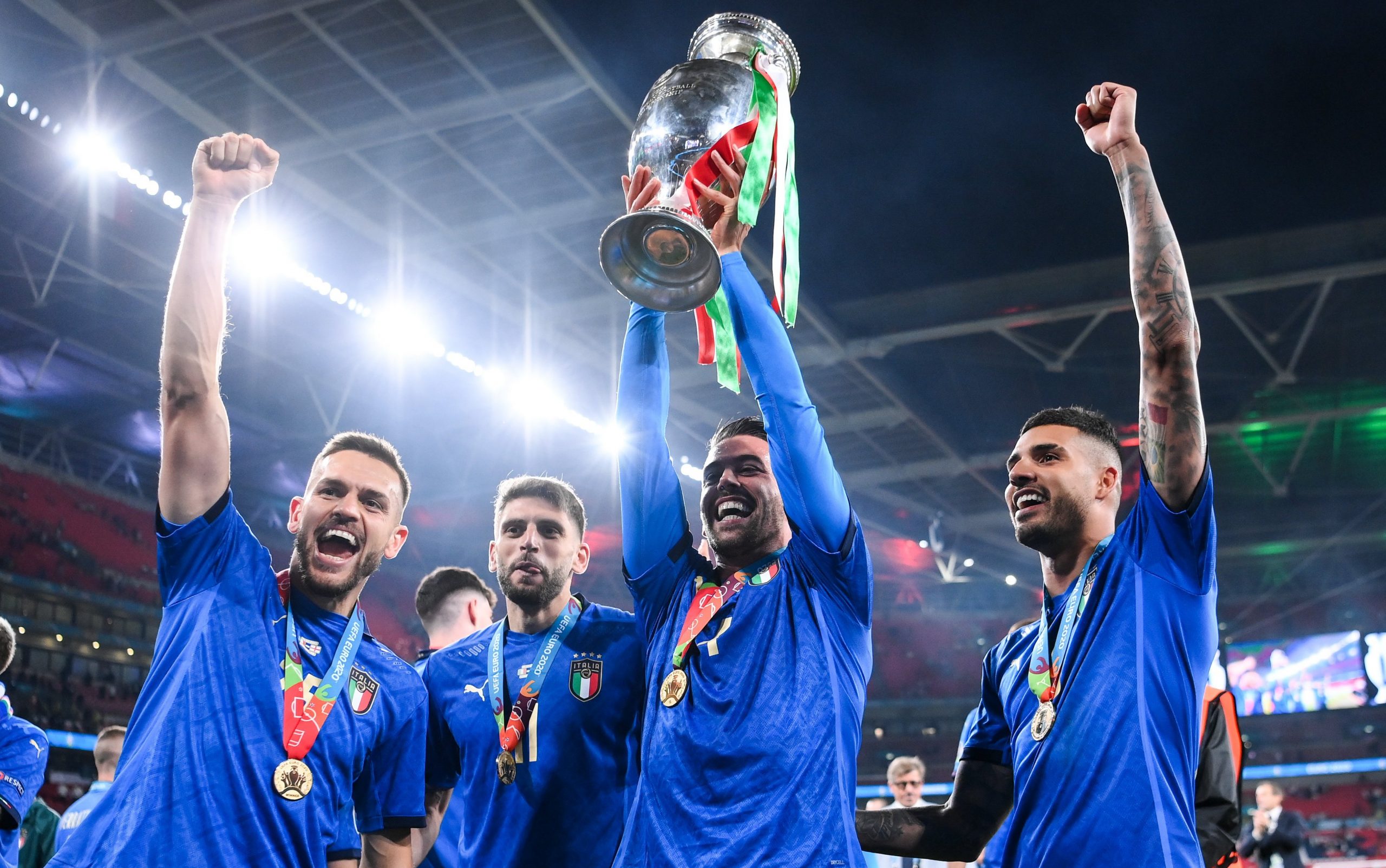 Chiến thắng 3-2 trên chấm 11 mét giúp Italia đăng quang Euro 2020